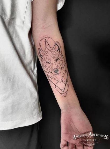 Geometric Wolf Instagram Tattoo Artist: @elycheer_freestyleart